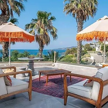 La Local Beach&hotel מלון 3*