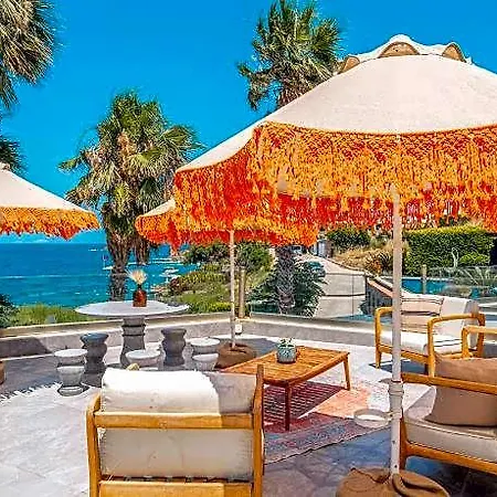 La Local Beach&hotel מלון