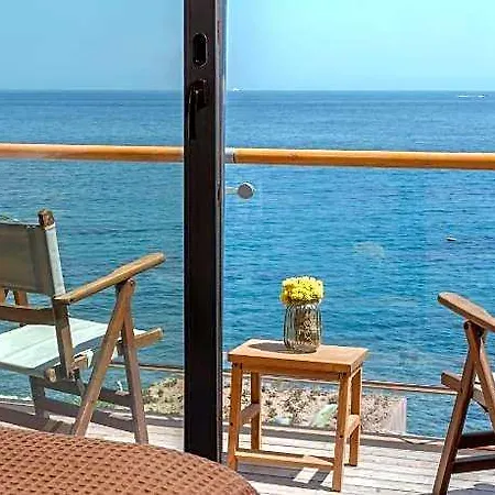 La Local Beach&hotel מלון 3*