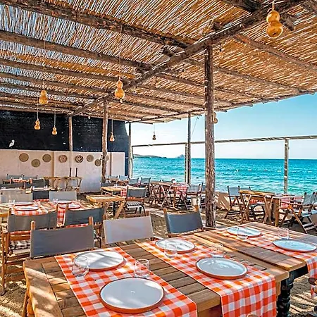 La Local Beach&hotel 3* יאליקאבאק