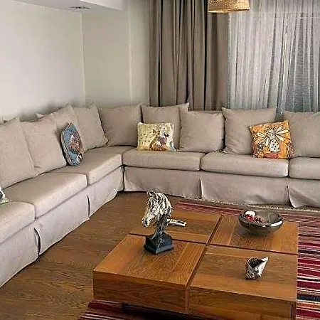 La Local Beach&hotel מלון 3*