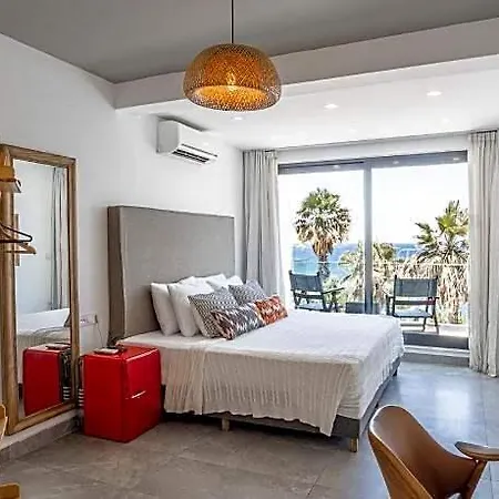 La Local Beach&hotel יאליקאבאק