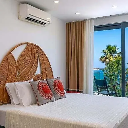 La Local Beach&hotel מלון 3*