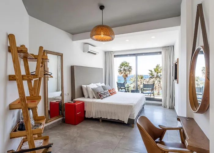 Ξενοδοχείο La Local Beach&hotel 3*