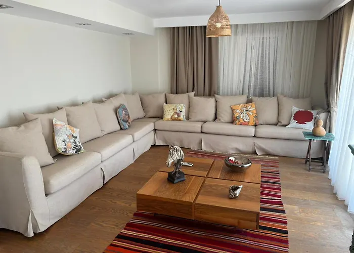 Ξενοδοχείο La Local Beach&hotel